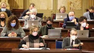 pleno-parlament-armengol-yllanes