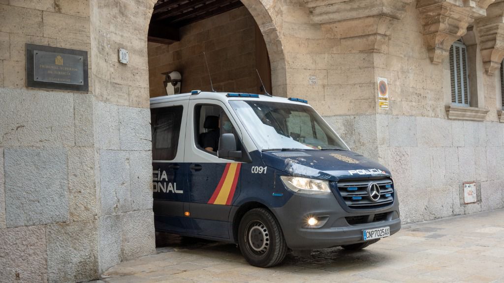 TSJ Furgoneta Policía Nacional