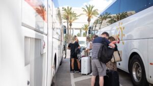 turistas despedida aeropuerto