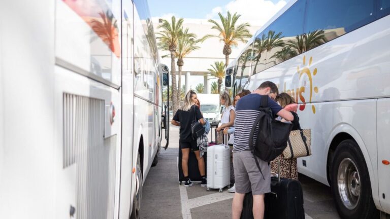 turistas despedida aeropuerto