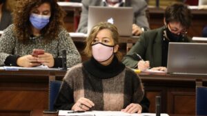 pleno-parlament-armengol-yllanes