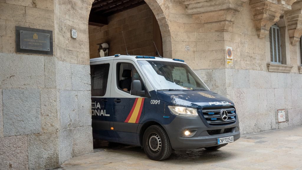 TSJ Furgoneta Policía Nacional