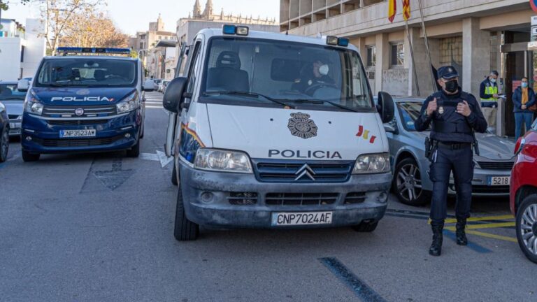 inmigrantes-patera-devolucion-policia-nacional