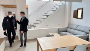 El jefe de Polic&iacute;a Nacional de Ibiza, Manuel Hern&aacute;ndez, y el alcalde de Vila, Rafa Ruiz.