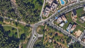 Vista a&eacute;rea de la rotonda interminable.