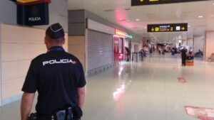 policia aeropuerto