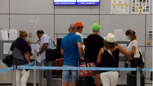 tui turistas aeropuerto
