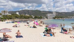 Turistas en la playa