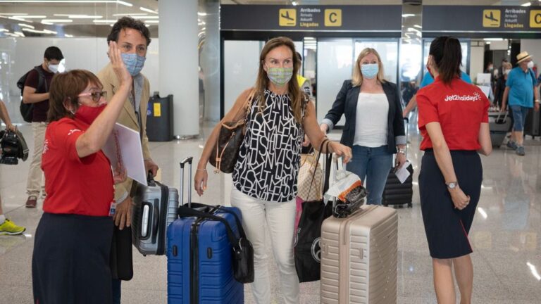 turistas britanicos aeropuerto coronavirus