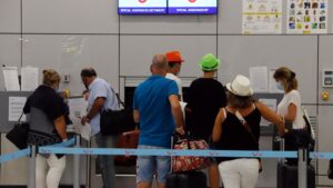 tui turistas aeropuerto