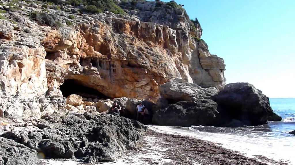 cala falcó cova des coloms