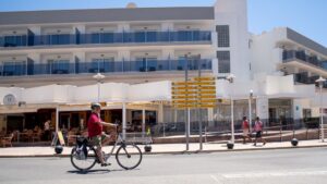 Magaluf - bicicleta - verano - calor - calle - hotel