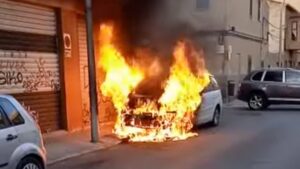 Coche ardiendo