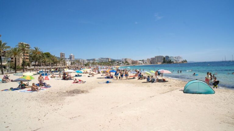 Magaluf - playa - arena - calor - altas temperaturas - turistas