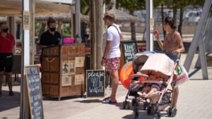 Magaluf - Bar - Comercio - calor - sombra
