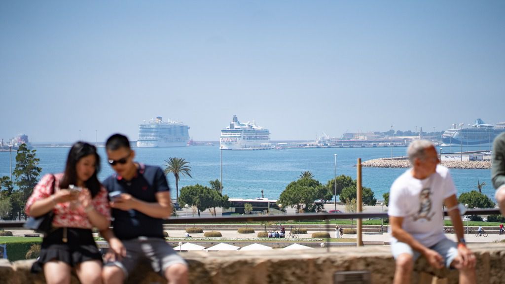 Turistas y cruceros