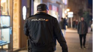 Polic&iacute;a Nacional Noche