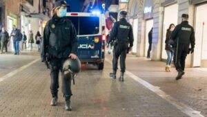 Polic&iacute;a Nacional Noche