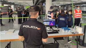 aeropuerto turistas plan piloto control