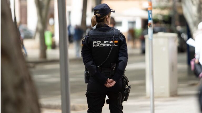 Policia Nacional Vigilando