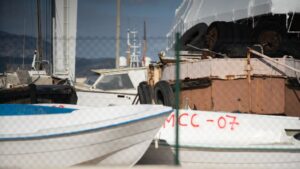 Pateras acumuladas en el puerto de carga