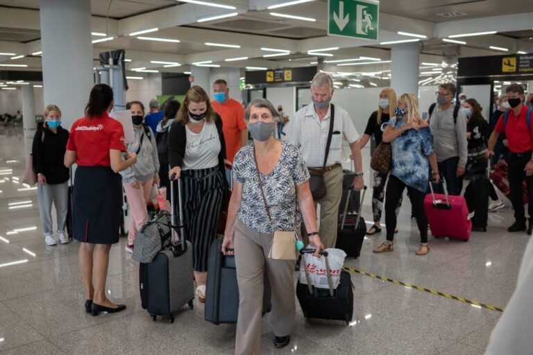 turistas britanicos aeropuerto coronavirus