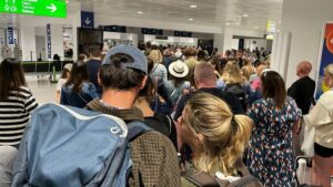 colas aeropuerto pasaporte