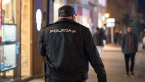 Polic&iacute;a Nacional Noche