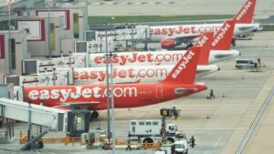 easyJet sube un 22% el sueldo a sus tripulantes y esquiva la huelga de agosto