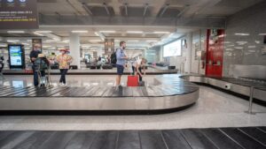 Esperando Maletas en el Aeropuerto