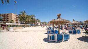 Magaluf - arena - tumbonas - calor - altas temperaturas