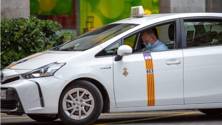 coronavirus-taxi-mascarilla