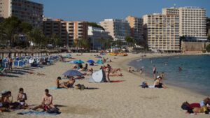 Magaluf-playa-turistas