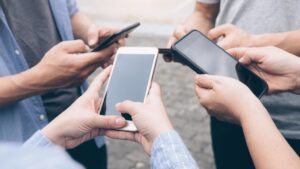 jovenes moviles internet adolescentes