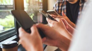 jovenes moviles internet adolescentes