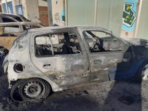 Imagen de un coche calcinado en un reciente incendio intencionado en Palma
