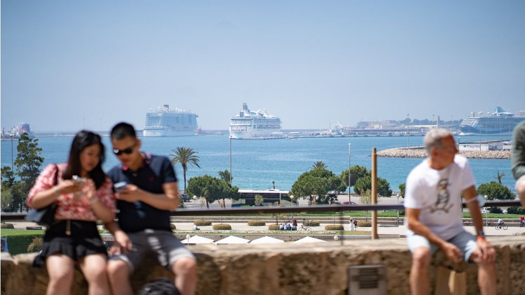 Turistas y cruceros