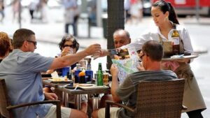 El paro baja un 5,2 por ciento en mayo en Baleares