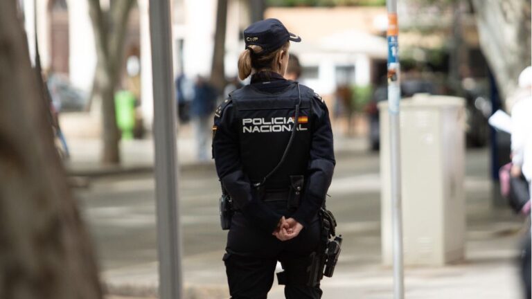 Policia Nacional Vigilando