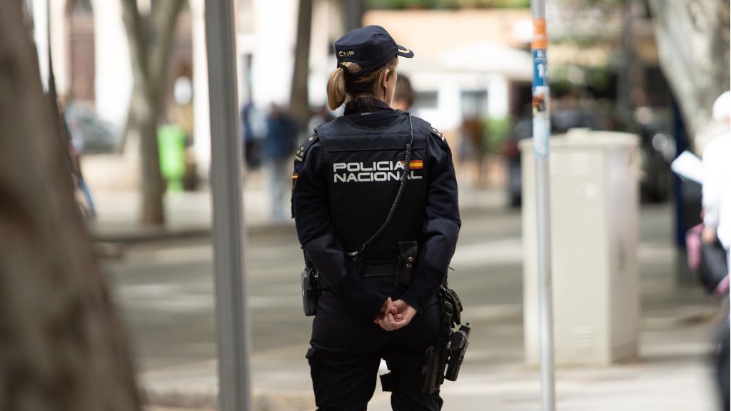 Policia Nacional Vigilando