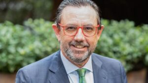 Alejandro saenz de san pedro