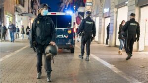 Polic&iacute;a Nacional Noche