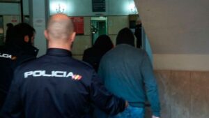 Detenido tirar piedras carretera