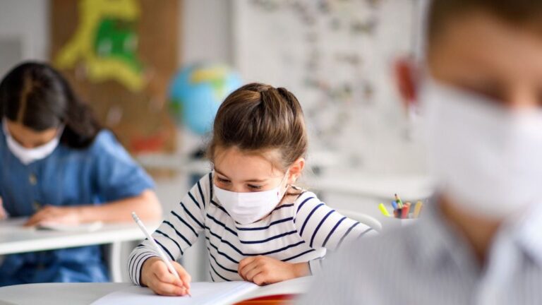 coronavirus colegio escuela mascarilla