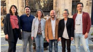 La candidata a Cort por M&eacute;s per Palma, Neus Truyol, con los miembros independientes de su lista electoral