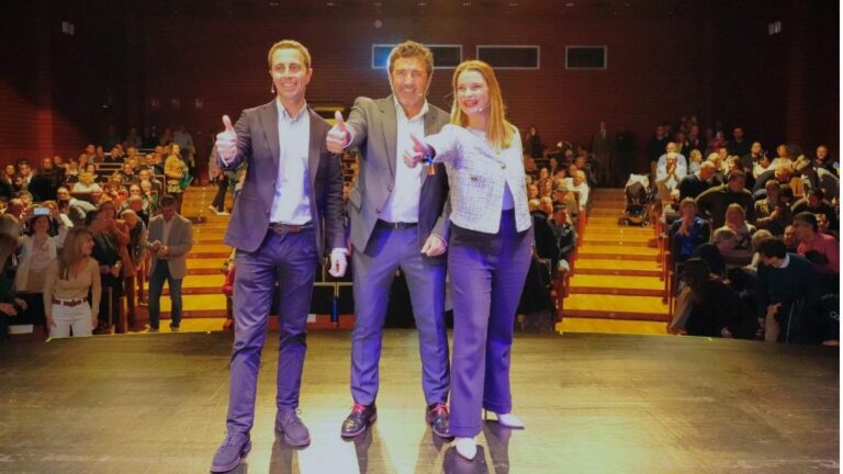 Llorenç Galmés, Juan Antonio Amengual y Marga Prohens, en el Casal de Peguera, durante la presentación del candidato del PP en Calvià