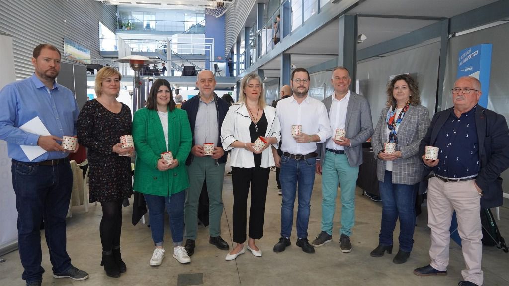 El alcalde de Marratxí, MIquel Cabot, con representantes del Govern y el Ayuntamiento, en la cuarta edición de la Fira de l'Ocupació