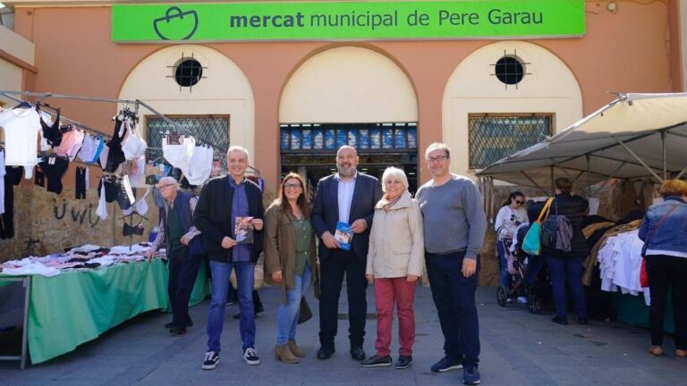Jaime Martínez Llabrés, durante su visita al mercado municipal de Pere Garau