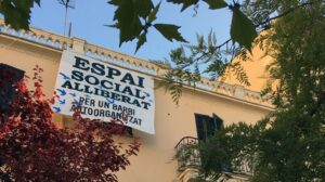 Imagen de archivo de una pancarta vinculada al movimiento okupa