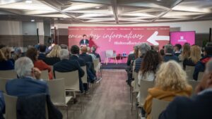 Imagen del auditorio del Hotel Meli&aacute; Palma Marina, durante la intervenci&oacute;n del alcalde de Madrid